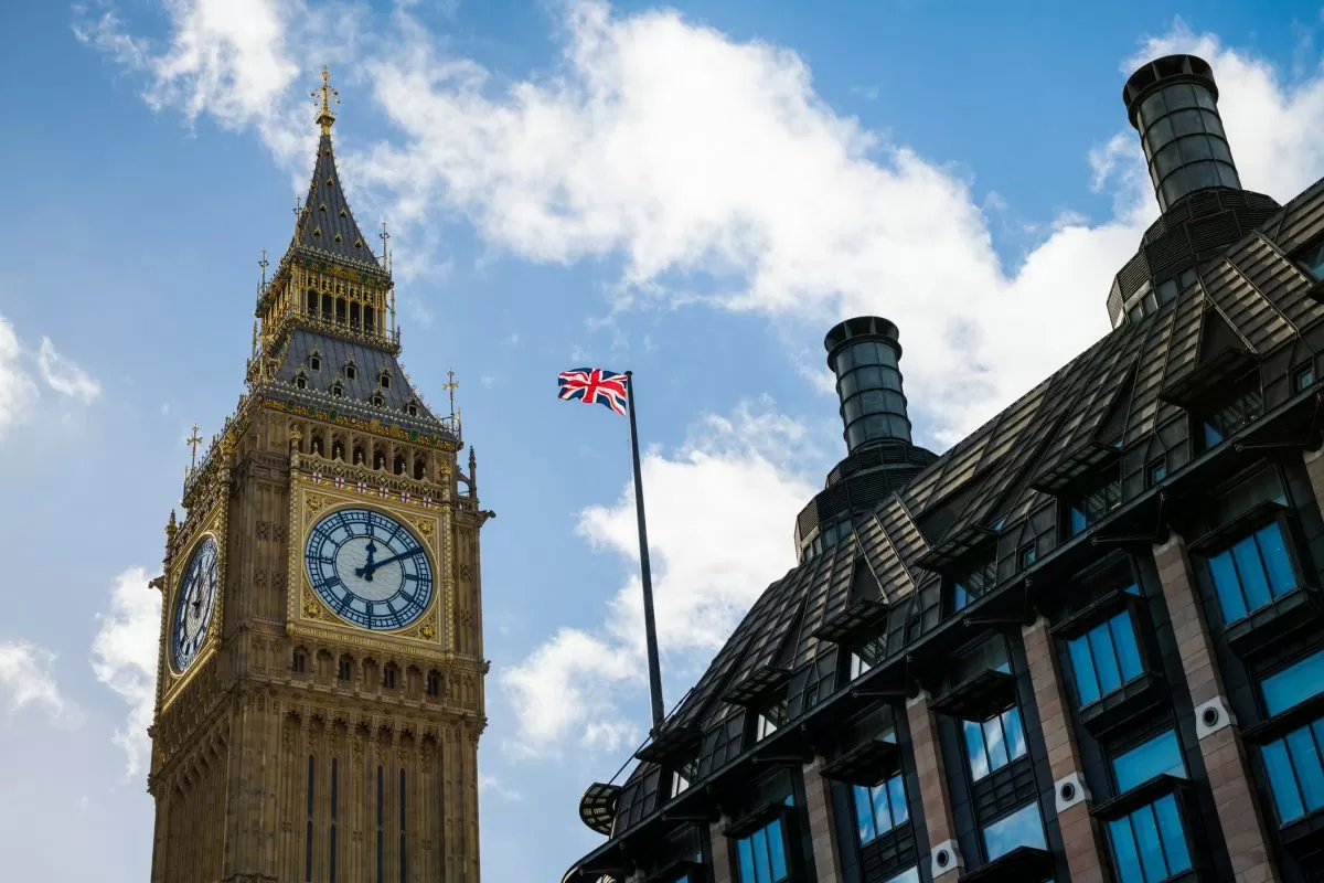 Taxpayer could save billions from public sector pension reform, finds report