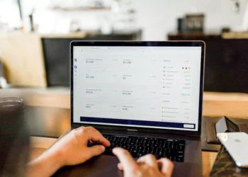 “Unlocking the Potential: Exploring the World of Finanzas”