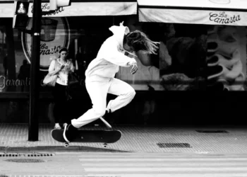 “The Power of Deportes: Uniting People Through Sports”