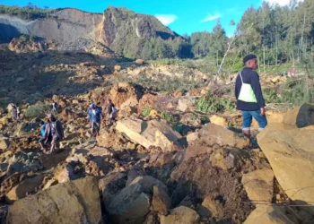 Over 100 killed as Papua New Guinea landslide buries village