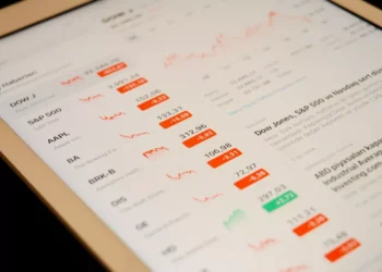 “Exploring the Diverse Meanings of Economía in Spanish Culture”