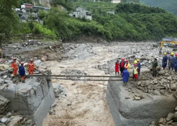 China floods kills at least 25 as rescuers look for dozens missing