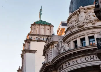 “Finding Hope in Economía: Inspiring Success Stories Amid Uncertainty”