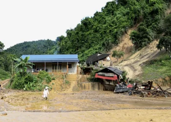 Vietnam flash floods, landslides kill at least 7, many displaced