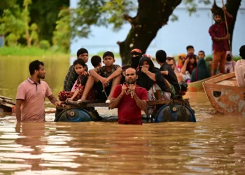 Death toll rises to 30 as floods rage in Bangladesh, India