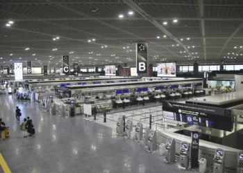 Flights, trains canceled as Typhoon Ampil blows gale through Tokyo