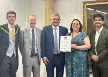 Saul Nassé presents first Archive Service Accreditation certificate