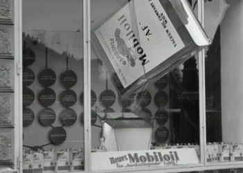 “The Evolution of Economía: From Barter to Global Economy”