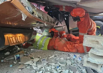 Rescuers look for survivors as Vanuatu quake death toll hits 14