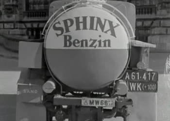 “The Power of Economía: Shaping Societies and Daily Lives”