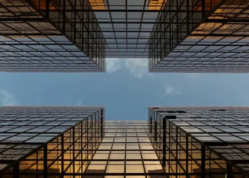 “Breaking Down Finanzas: Beyond Numbers and Figures”