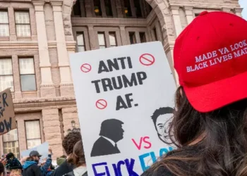Watch: Activists Protest Trump at the Kennedy Center With Chants and Interpretative Dance