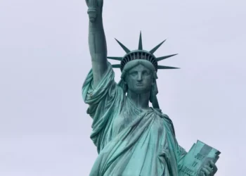 “Shifting Perspectives: Governing and Decision-Making in a Positive Light”