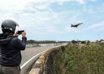 China raises Taiwan tensions with East China Sea live fire drills