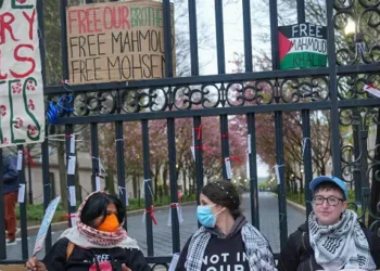 5 Democrats Visit Anti-Israel Activist Mahmoud Khalil in ICE Detention: ‘Harrowing Conditions’