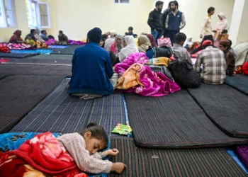 Kashmiris return home in Pakistan, but bunkers stay packed