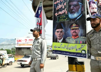 Pakistan test fires new missile amid soaring tensions with India