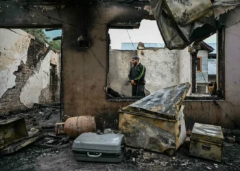 Kashmir border burns overnight as India, Pakistan swap blow-for-blow