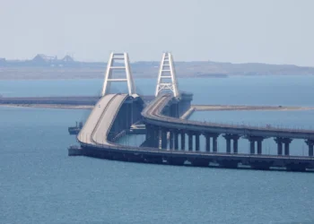 Ukraine hits Crimea bridge amid stalled peace talks, seeks US support