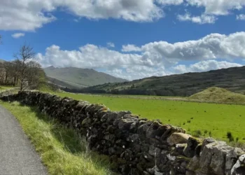 Episode 155 -15 Essential UK Road Trip Tips [+ Mistakes to Avoid]