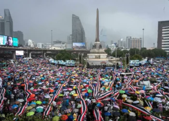 Thousands rally to demand Thai PM’s removal over leaked call