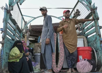 Pakistani crackdown forces Afghans to pack up life in 45 minutes