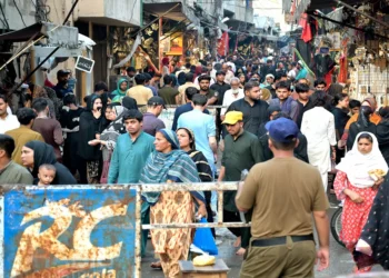 Suicide attack kills 16 soldiers in northwest Pakistan