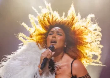 Pop Star Lizzo: No Such Thing as Borders, No One Is Illegal, ICE Taking Mexicans ‘off of Their Ancestral Land’