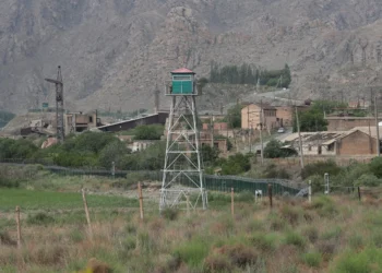 Hundreds cross into Azerbaijan and Armenia fleeing unrest in Iran