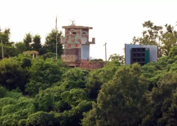 North Korea removes speakers from tense South Korea border