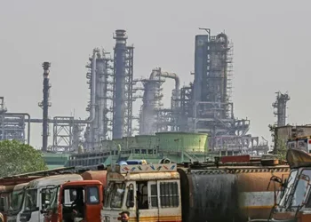 Reports: Indian Oil Refiners Pause Russian Purchases as Trump Tariffs Loom