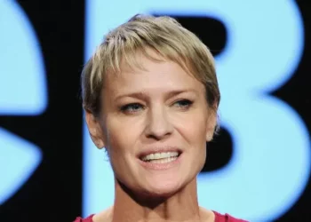 Actress Robin Wright Says Leaving U.S. for U.K. Is ‘Liberating’: ‘America Is a Sh**show’