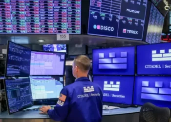 Stocks Shrug Off Shutdown, Edging To Record Highs