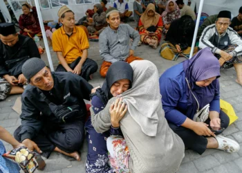 Rescuers race to save dozens after Indonesia school collapse kills 3