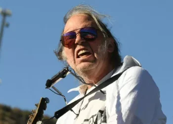 Neil Young Demands People ‘Rise Up’ amid Violent Attacks on ICE Agents: ‘Trump Is Destroying America’