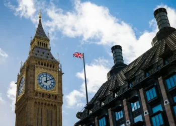 Taxpayer could save billions from public sector pension reform, finds report