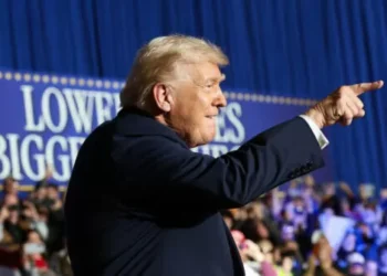 Consumer Confidence Rises As More Americans See Plentiful Jobs